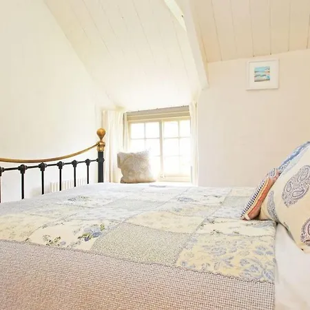 Holiday home Characterful Grade 2 Listed Near To And Padstow *