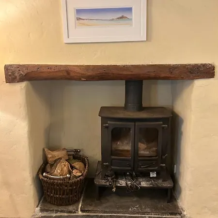 Characterful Grade 2 Listed Near To And Padstow Holiday home Wadebridge
