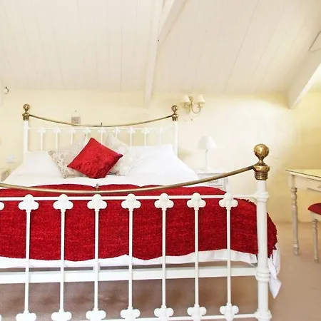 Holiday home Characterful Grade 2 Listed Near To And Padstow *