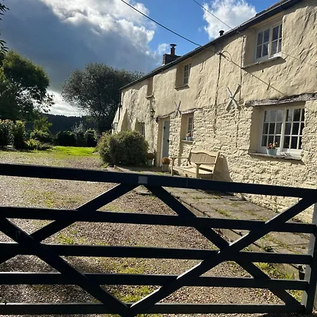 Characterful Grade 2 Listed Near To And Padstow Holiday home Wadebridge