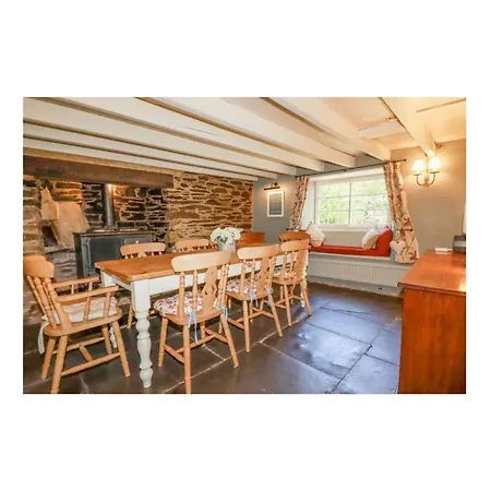 Holiday home Characterful Grade 2 Listed Near To And Padstow *