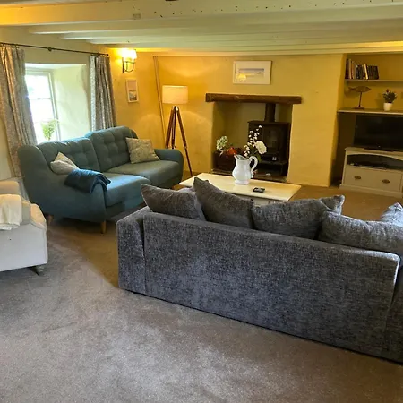Characterful Grade 2 Listed Near To And Padstow *