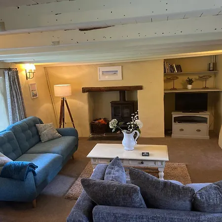 Characterful Grade 2 Listed Near To And Padstow